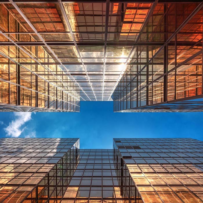 Bild tagen nedifrån skyskrapor